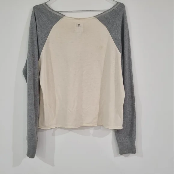 BILLABONG Women's long sleeve top, size Medium California Love Bear - Picture 3 of 6